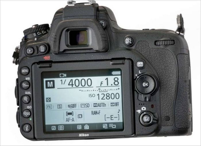 Cámara réflex Nikon D750 - pantalla