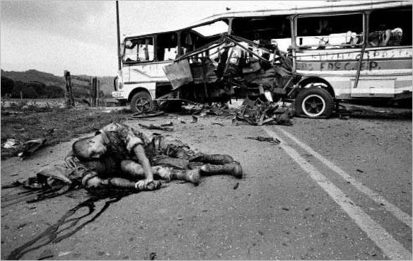 Conflicto en Colombia. Bombardeo de un autobús