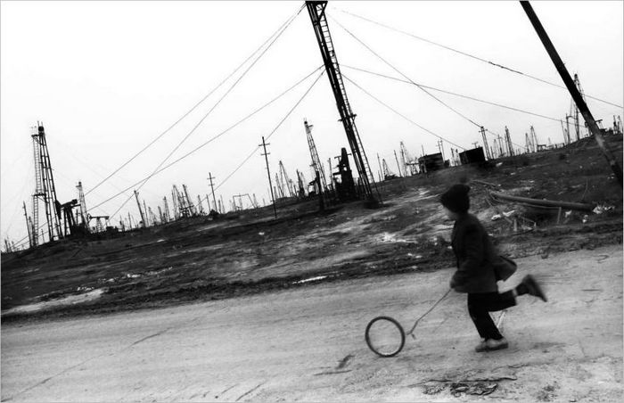 Un niño del pueblo de Balakhani. Azerbaiyán. 2003